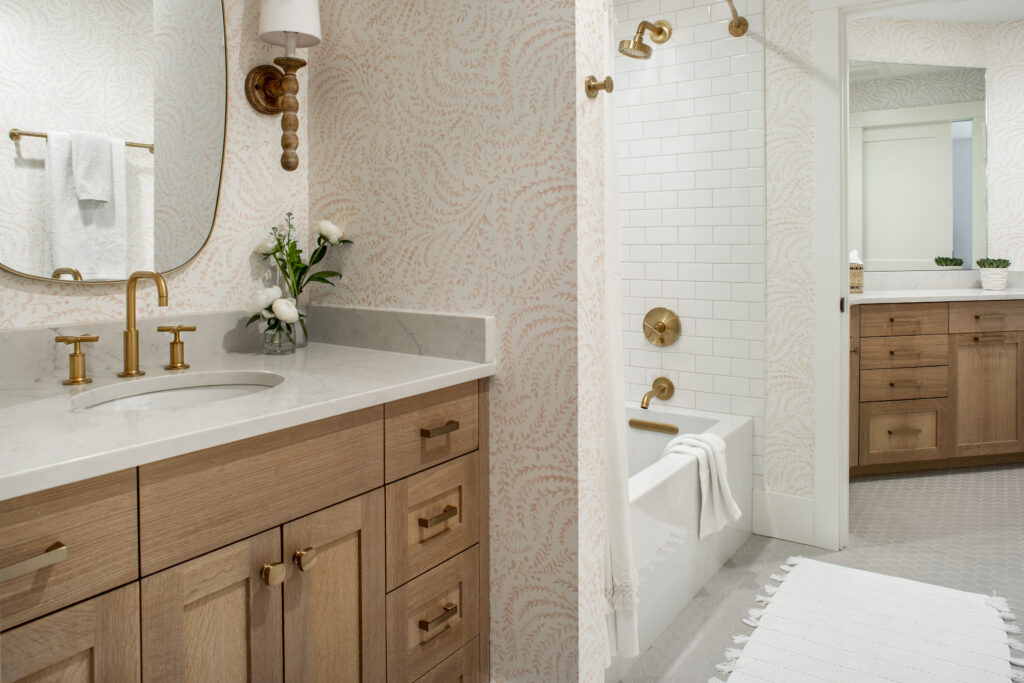 Oak Colonial Home Plan Bathroom
