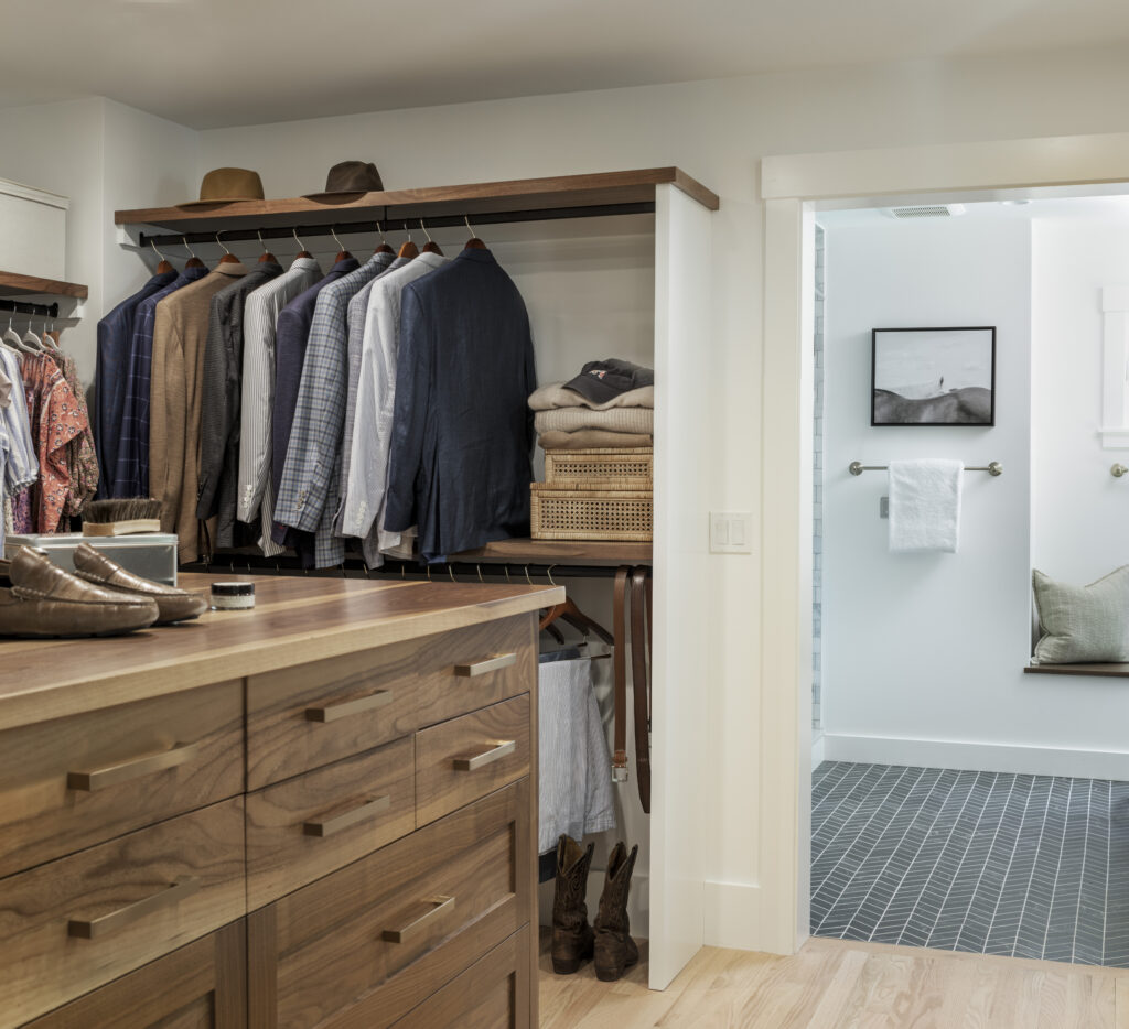 Oak Colonial Home Plan Closet