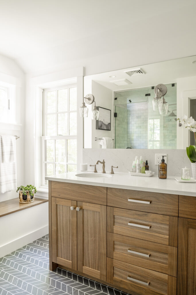 Oak Colonial Home Plan Bathroom